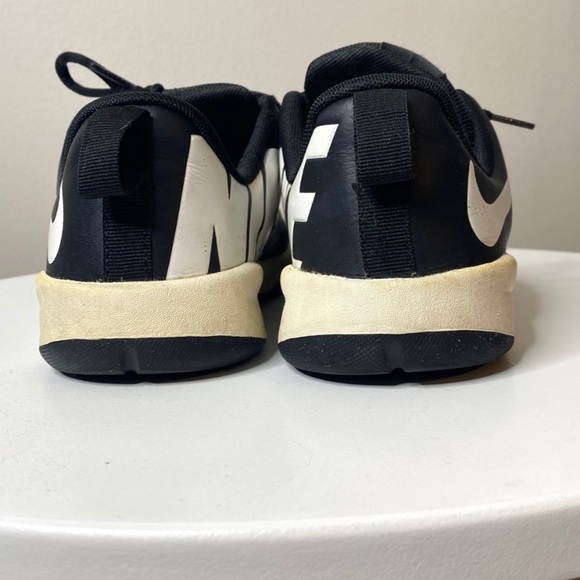 Nike Team Hustle D7 Low Black & White Athletic Gym Sneaker Shoes - Picture 5 of 8